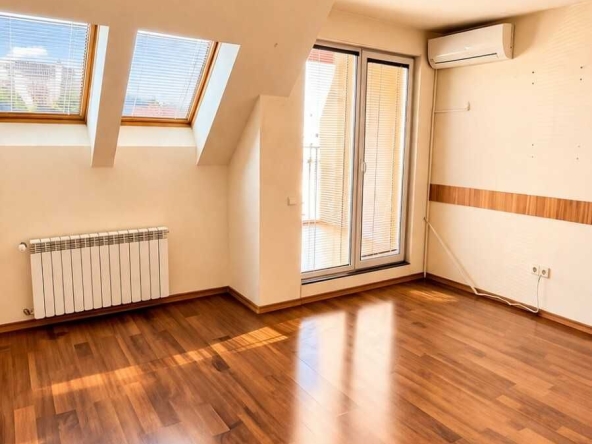 Тристаен апартамент в София, Център - 76 кв.м за 1342 €/кв.м - Снимка #1