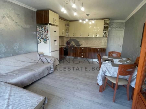 Тристаен апартамент в Пловдив, Кючук Париж - 101 кв.м за 1981 €/кв.м - Снимка #1