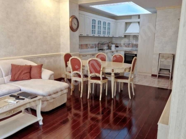 Тристаен апартамент в Велико Търново, Център - 101 кв.м за 1832 €/кв.м - Снимка #1