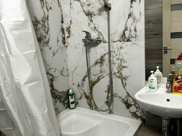 Дава се под наем Едностаен апартамент в София, Обеля 2 - 42 кв.м за 325 € - Снимка #1