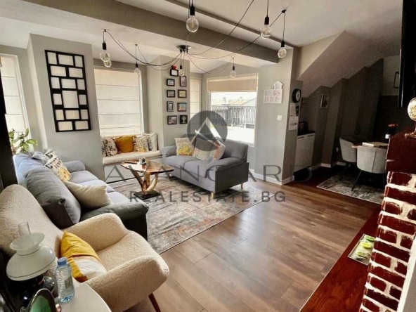 Тристаен апартамент в Пловдив, Кючук Париж - 195 кв.м за 1283 €/кв.м - Снимка #1