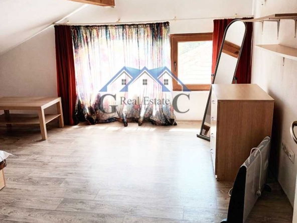 Дава се под наем Етаж от къща в Варна, Левски - 20 кв.м за 229.5 € - Снимка #1