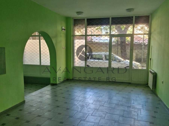 Магазин в Пловдив, Кършияка - 80 кв.м за 1428 €/кв.м - Снимка #1