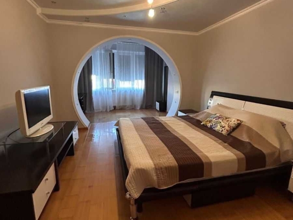 Дава се под наем Тристаен апартамент в София, Малинова долина - 127 кв.м за 750 € - Снимка #1