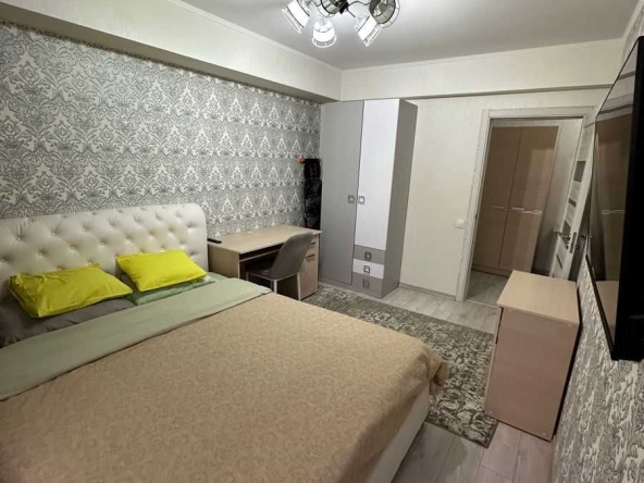 Дава се под наем Тристаен апартамент в София, Люлин 8 - 80 кв.м за 450 € - Снимка #1