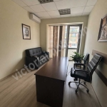 Дава се под наем Офис в Велико Търново, Център - 45 кв.м за 94759.53 € - Снимка #1