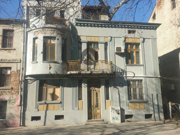 Етаж от къща в Пловдив, Център - 70 кв.м за 2643 €/кв.м - Снимка #1