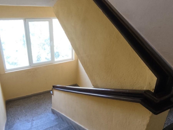 Тристаен апартамент в Карнобат - 72 кв.м за 903 €/кв.м - Снимка #1