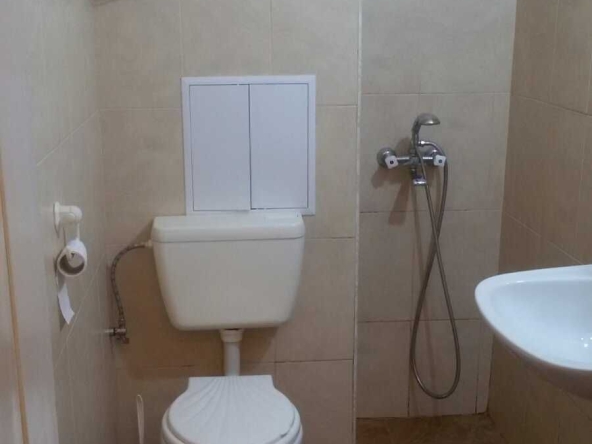 Дава се под наем Двустаен апартамент в Бургас, Славейков - 40 кв.м за 114.75 € - Снимка #1