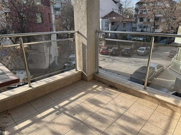 Тристаен апартамент в Пловдив, Съдийски - 90 кв.м за 2100 €/кв.м - Снимка #1