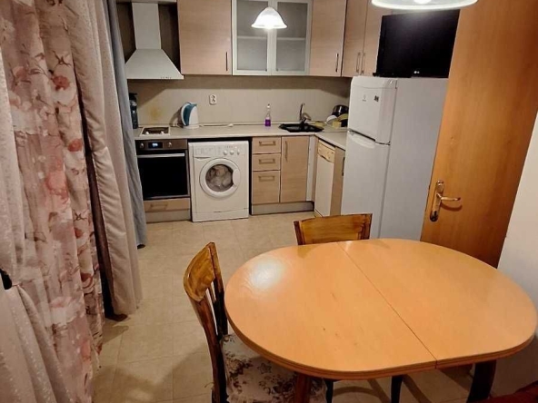 Дава се под наем Тристаен апартамент в Бургас, Братя Миладинови - 94 кв.м за 425 € - Снимка #1