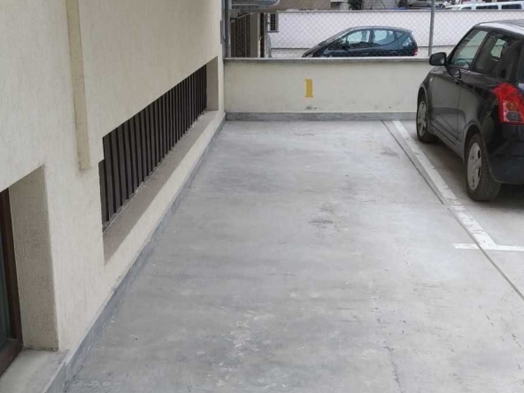 Дава се под наем Гараж / Паркомясто в Варна, Базар Левски - 15 кв.м за 45.9 € - Снимка #1