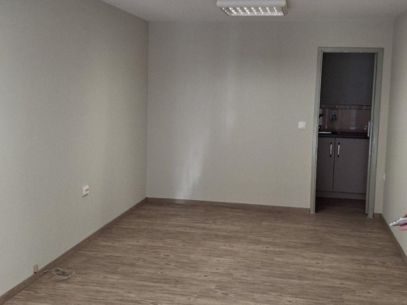 Дава се под наем Офис в Пловдив, Център - 30 кв.м за 350 € - Снимка #1