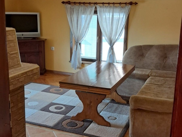 Дава се под наем Двустаен апартамент в Карлово - 60 кв.м за 204 € - Снимка #1