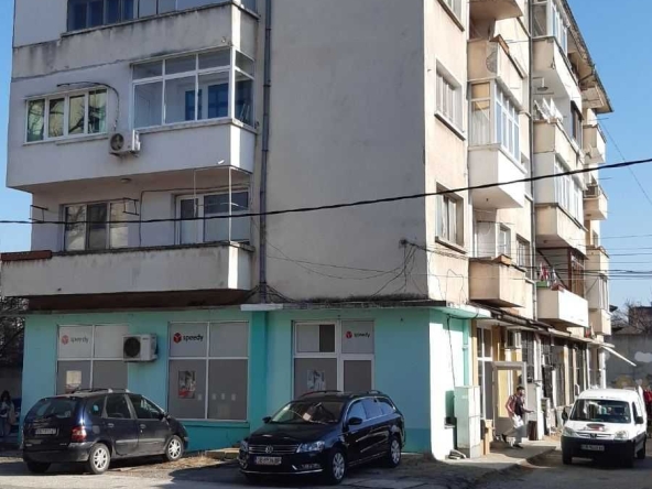 Тристаен апартамент в Ловеч, Широк център - 68 кв.м за 900 €/кв.м - Снимка #1