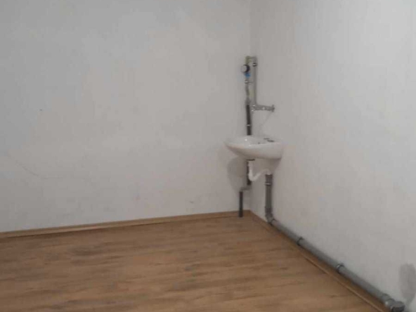 Дава се под наем Склад в София, Център - 18 кв.м за 127.5 € - Снимка #1