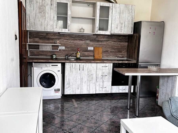 Дава се под наем Двустаен апартамент в Перник, Изток - 41 кв.м за 295.8 € - Снимка #1