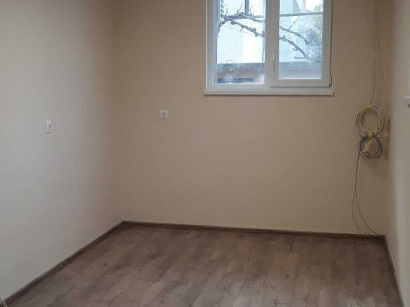 Дава се под наем Офис в Сливен, Българка - 25 кв.м за 153 € - Снимка #1