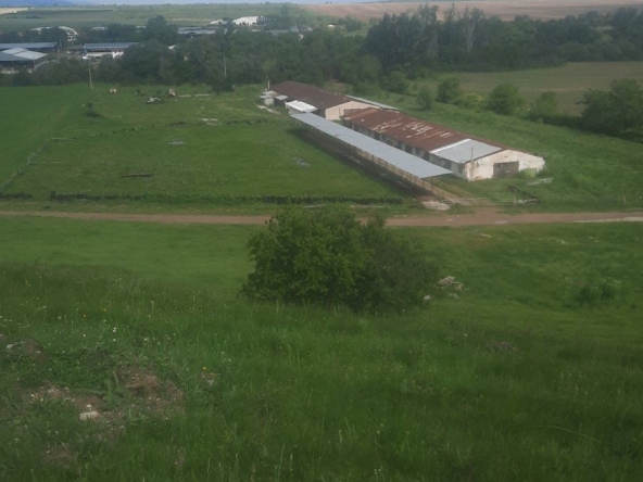 Промишлена сграда в с. Леново, Област Пловдив - 2000 кв.м за 125 €/кв.м - Снимка #1