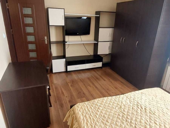 Дава се под наем Двустаен апартамент в Свищов - 57 кв.м за 178.5 € - Снимка #1