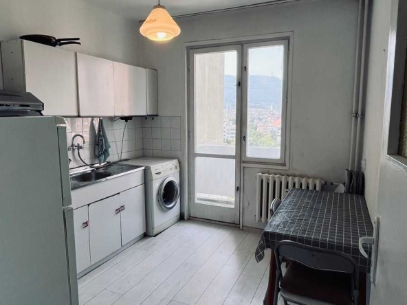 Дава се под наем Тристаен апартамент в София, Център - 85 кв.м за 550 € - Снимка #1