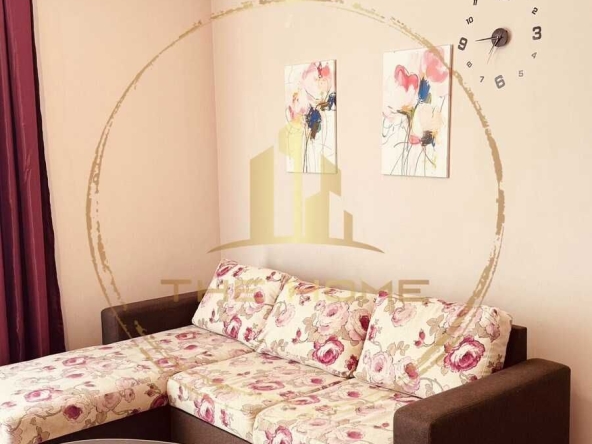 Дава се под наем Двустаен апартамент в к.к. Св.Св. Константин и Елена - 70 кв.м за 600 € - Снимка #1