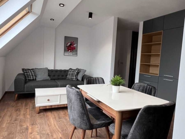 Дава се под наем Тристаен апартамент в Варна, Левски - 75 кв.м за 816 € - Снимка #1