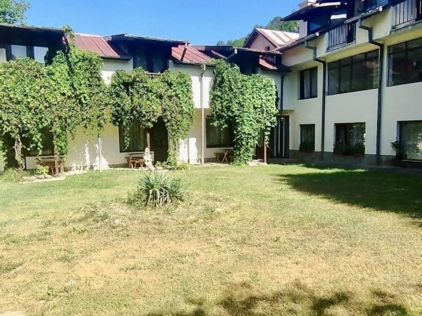 Хотел в с. Рибарица, Област Ловеч - 457 кв.м за 482 €/кв.м - Снимка #1