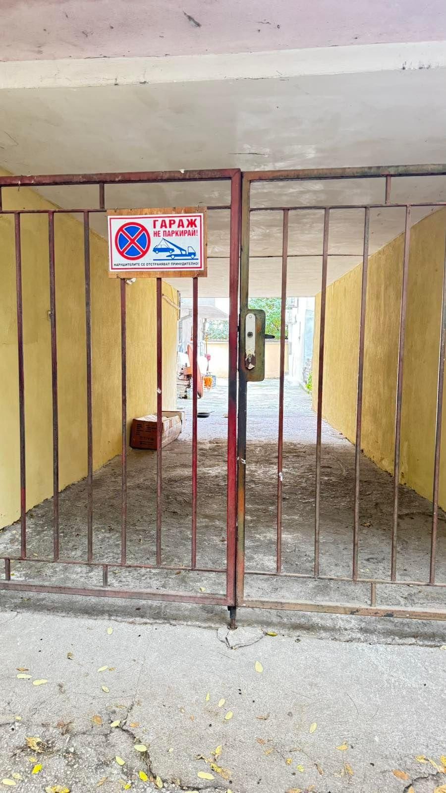 Гараж / Паркомясто в Пловдив, Кършияка - 14 кв.м за 1286 €/кв.м - Снимка #1