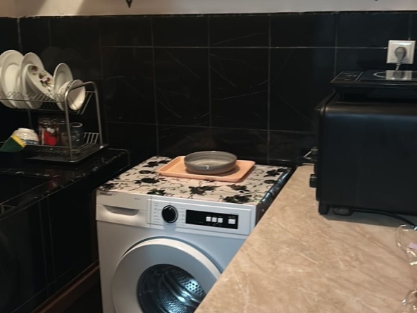 Дава се под наем Къща в Септември - 75 кв.м за 204 € - Снимка #1