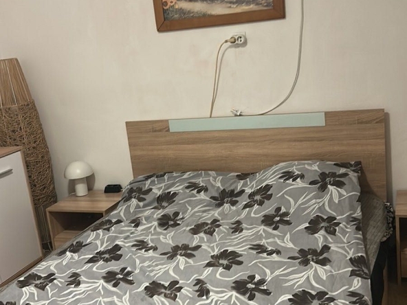 Дава се под наем Къща в Септември - 70 кв.м за 248.88 € - Снимка #1