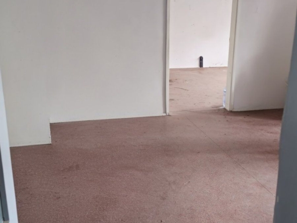 Дава се под наем Тристаен апартамент в Бургас, Изгрев - 100 кв.м за 498.27 € - Снимка #1