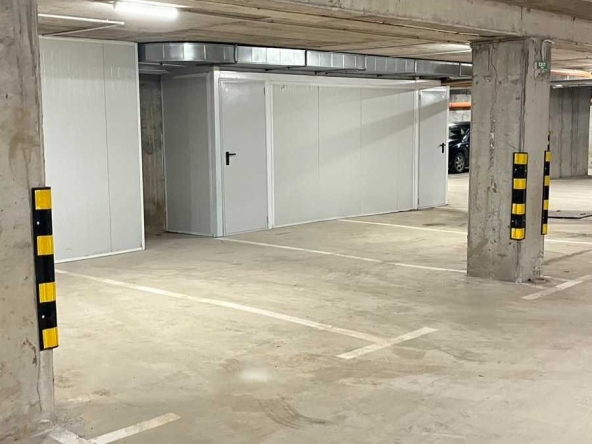 Дава се под наем Гараж / Паркомясто в София, Лозенец - 14 кв.м за 79.56 € - Снимка #1