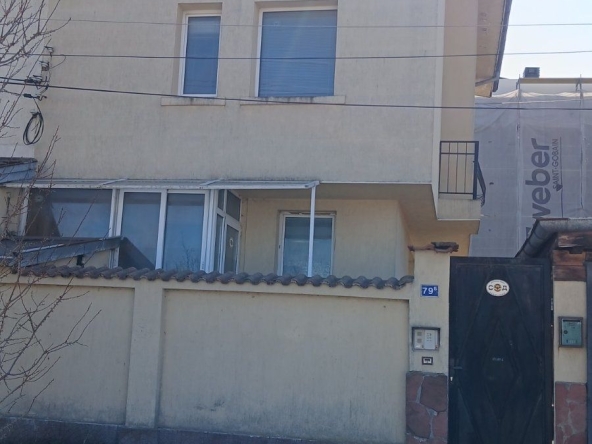 Дава се под наем Къща в София, Борово - 220 кв.м за 1595.79 € - Снимка #1