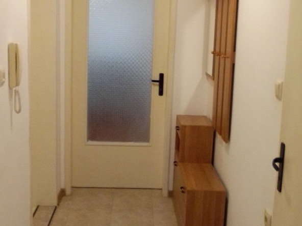 Дава се под наем Двустаен апартамент в Варна, Младост 1 - 50 кв.м за 459 € - Снимка #1