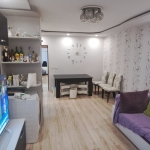 Дава се под наем Тристаен апартамент в Търговище, Боровец - 91 кв.м за 306 € - Снимка #1