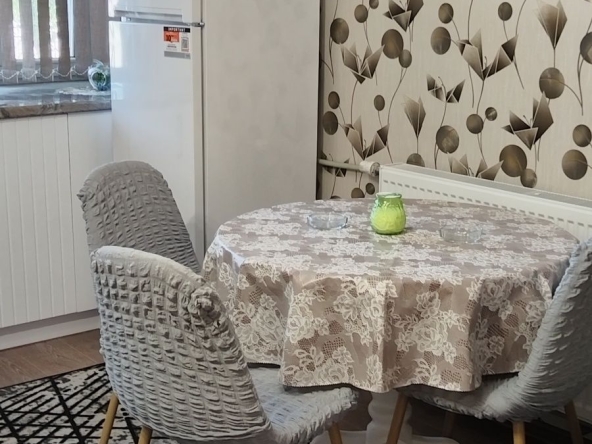 Дава се под наем Тристаен апартамент в Перник, Твърди ливади - 63 кв.м за 402.9 € - Снимка #1