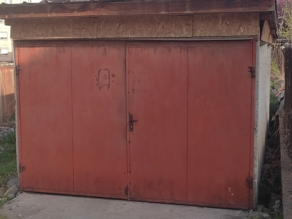 Гараж / Паркомясто в Кърджали, Прилепци - 20 кв.м за 115 €/кв.м - Снимка #1