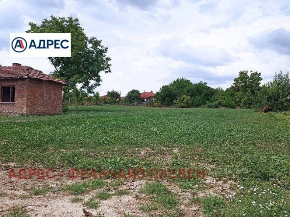 Парцел в с. Обнова, Област Плевен - 2000 кв.м за 4 €/кв.м - Снимка #1