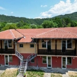 Къща в Троян - 1240 кв.м за 226 €/кв.м - Снимка #1