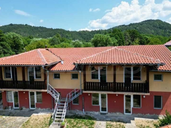 Къща в Троян - 1240 кв.м за 226 €/кв.м - Снимка #1