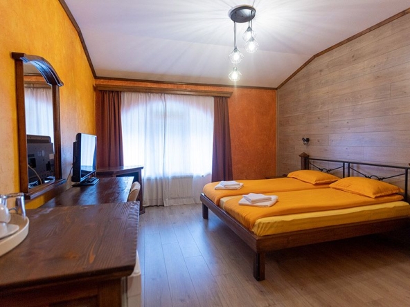 Дава се под наем Едностаен апартамент в Варна, м-т Траката - 1 кв.м за 204 € - Снимка #1