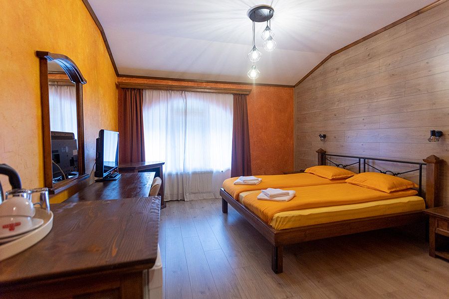 Дава се под наем Едностаен апартамент в Варна, м-т Траката - 1 кв.м за 204 € - Снимка #1