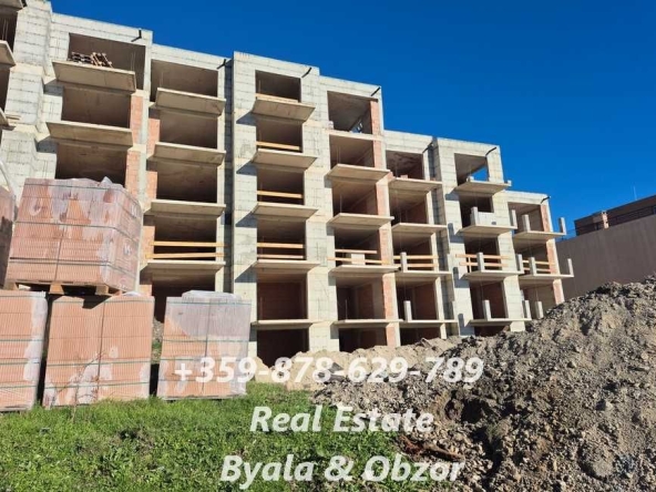 Тристаен апартамент в Бяла - 97 кв.м за 664 €/кв.м - Снимка #1