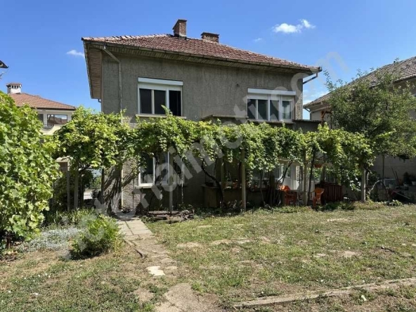 Къща в Горна Оряховица - 316 кв.м за 1314 €/кв.м - Снимка #1