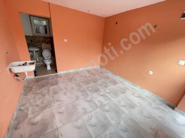 Дава се под наем Промишлена сграда в Велико Търново, Акация - 15 кв.м за 153 € - Снимка #1