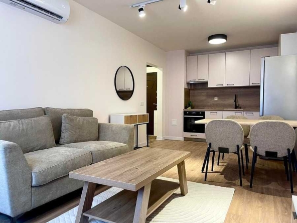 Дава се под наем Двустаен апартамент в Пловдив, Център - 68 кв.м за 612 € - Снимка #1