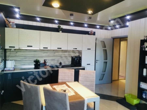 Тристаен апартамент в Велико Търново, Център - 101 кв.м за 1971 €/кв.м - Снимка #1