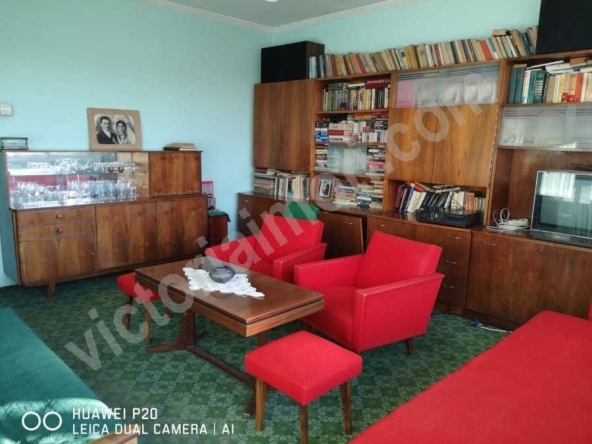 Тристаен апартамент в Велико Търново, Център - 97900 кв.м за 1 €/кв.м - Снимка #1