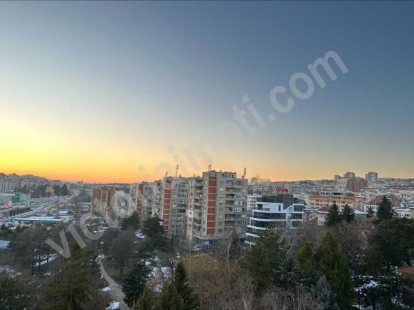 Тристаен апартамент в Велико Търново, Център - 99 кв.м за 1011 €/кв.м - Снимка #1